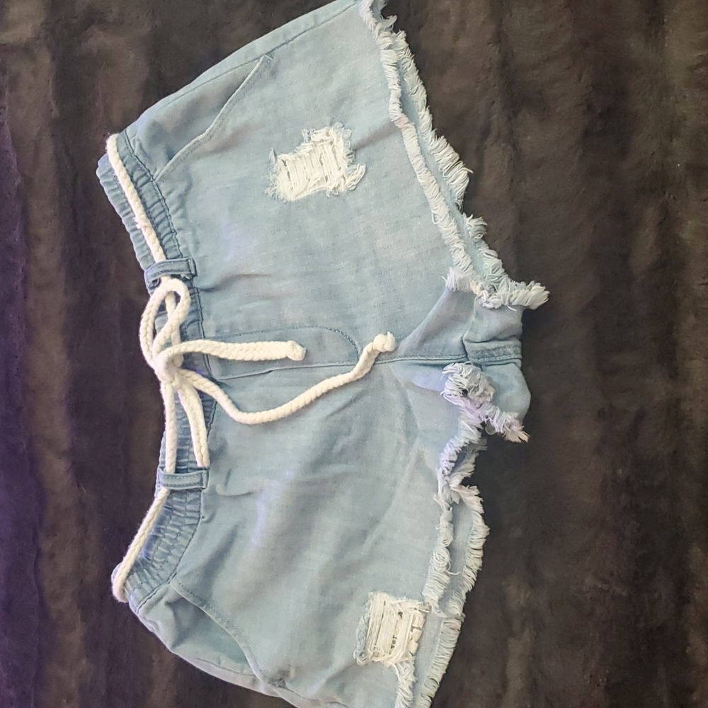 Womens aerie pull on distressed shorts M